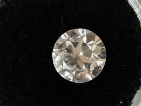 Zirkon blank/klar varmebehandlet ø 8 mm og 2,75 ct